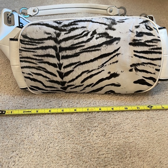Maxx zebra large tote… very clean condition - Picture 3 of 4